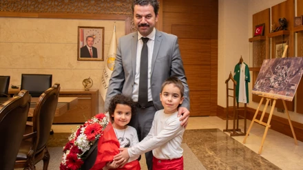 Rektörümüz Prof. Dr. Hüseyin YILMAZ, makamını çocuklara devretti.